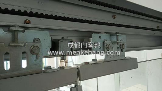 自動(dòng)門(mén)的導(dǎo)軌及滑輪磨損原因及解決方法 自動(dòng)門(mén)的導(dǎo)軌及滑輪磨損原因及解決方法