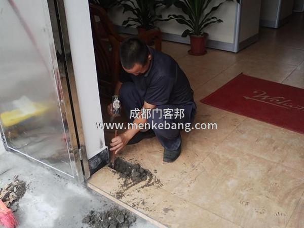 自動(dòng)玻璃門怎么調(diào)節(jié)縫隙,玻璃門怎么調(diào)節(jié)縫隙圖 自動(dòng)玻璃門怎么調(diào)節(jié)縫隙,玻璃門怎么調(diào)節(jié)縫隙圖