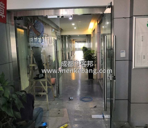 成都過道門禁玻璃門安裝案例