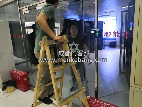 成都安裝感應門刷卡門禁多少錢 成都安裝感應門刷卡門禁多少錢