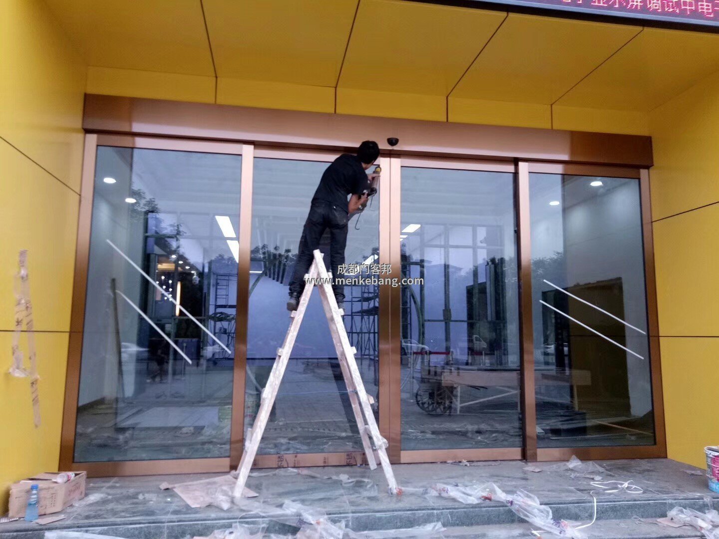 玻璃電動感應門多少錢一平方 玻璃電動感應門多少錢一平方