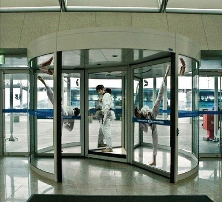旋轉(zhuǎn)門有哪些獨(dú)特的優(yōu)勢 旋轉(zhuǎn)門有哪些獨(dú)特的優(yōu)勢