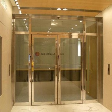 鋼化玻璃門(mén)